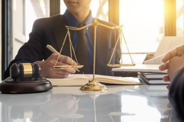 Treo bảng hiệu công ty