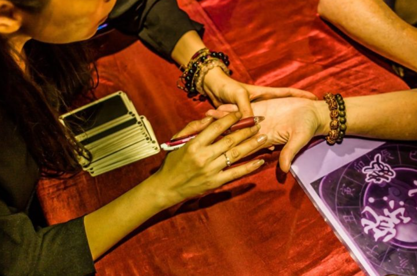 Xem bói đầu năm