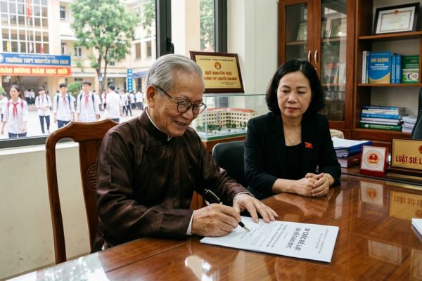 Di chúc để lại cơ sở giáo dục