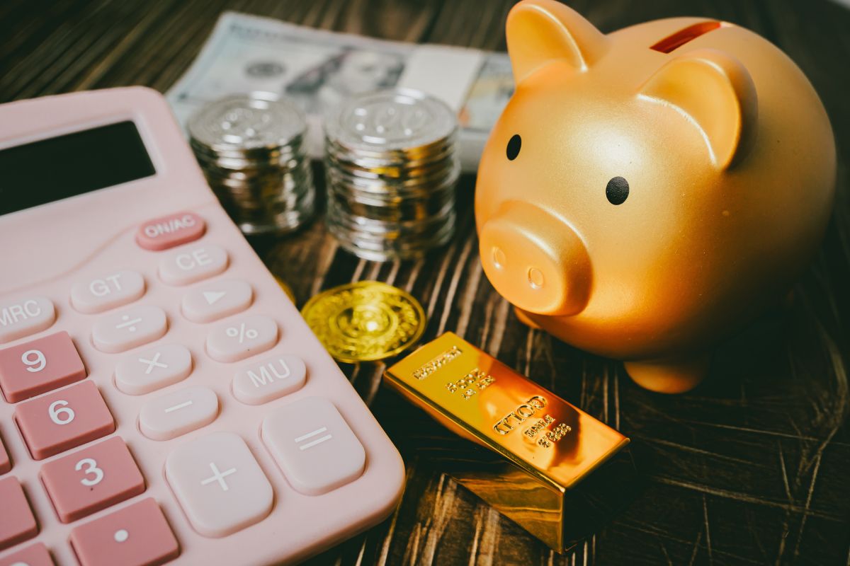 đầu tư vàng hay tiết kiệm