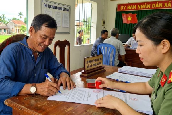 Công chứng văn bản xác nhận đất không có tranh chấp: UBND hay phòng công chứng làm?