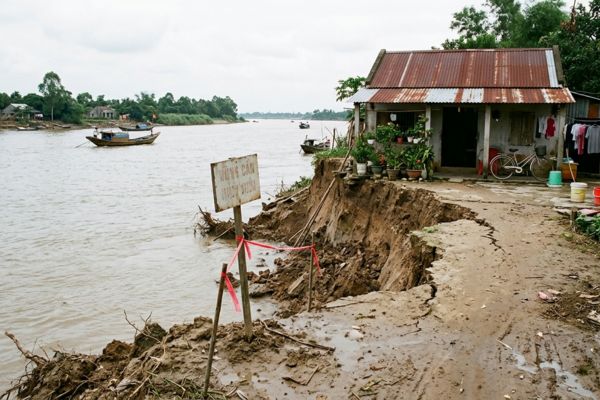 Đất ven sông, ven biển: Cảnh báo sạt lở và rủi ro quy hoạch bảo vệ