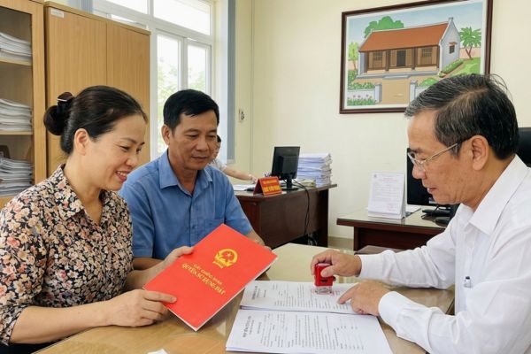 Giải chấp sổ đỏ xong có được làm hợp đồng tặng cho ngay trong ngày không?