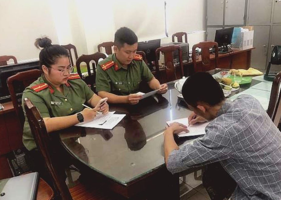 Khách đến chơi qua đêm 