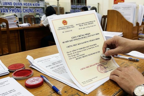 Chứng thực bản sao Giấy chứng nhận đủ điều kiện kinh doanh hóa chất nguy hiểm
