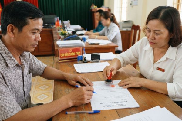 Chứng thực chữ ký trên bản cam kết không chuyển nhượng đất trong thời gian tranh chấp