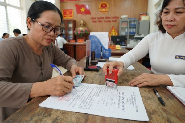 Chứng thực chữ ký trên bản cam kết không khiếu nại về giá đền bù giải tỏa nhà đất