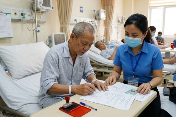 Hướng dẫn thủ tục chứng thực chữ ký cho người đang điều trị bệnh nặng