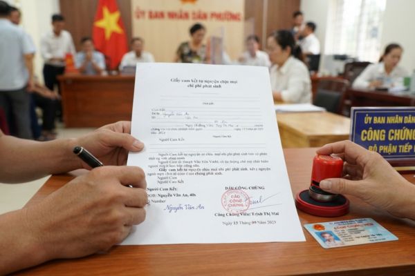 Chứng thực chữ ký trên giấy cam kết tự nguyện chịu mọi chi phí phát sinh